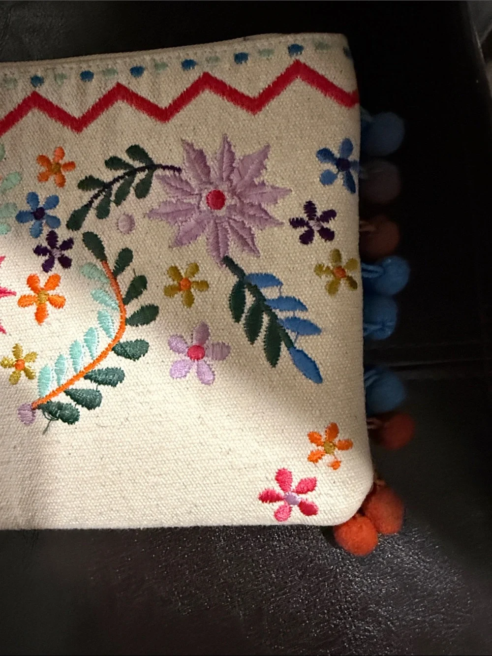 2 Chic embroidered canvas